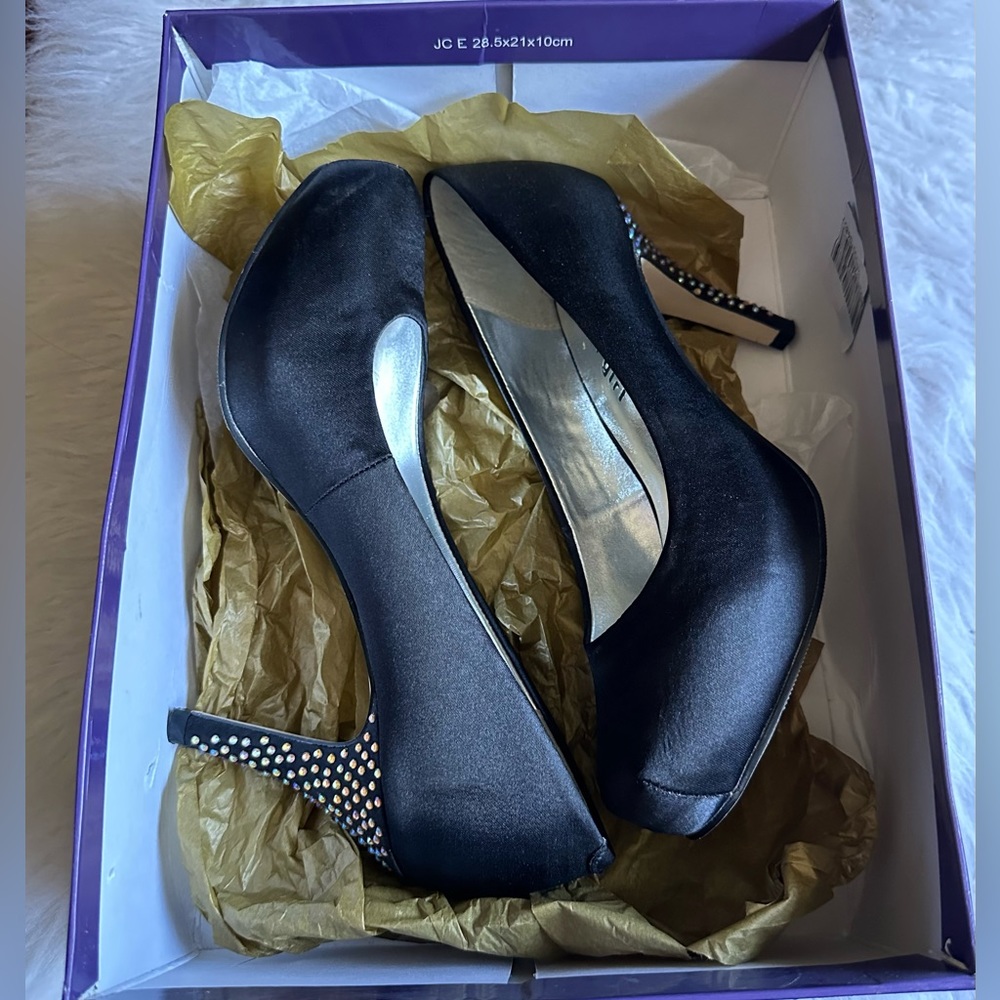 Madden Girl size 6 women’s pumps
